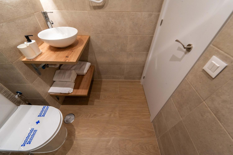 Bathroom 3, I'M Room Suites Nuevos Ministerios - Bernabeu 'Digital Access', Madrid