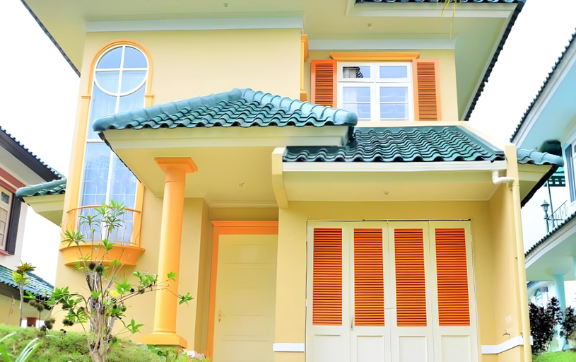 Exterior & Views