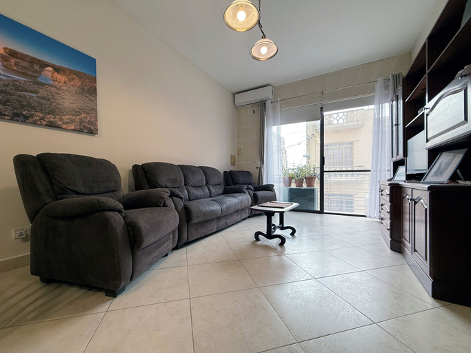 Private kitchen 2, Traditional Maltese 3BD Apartment