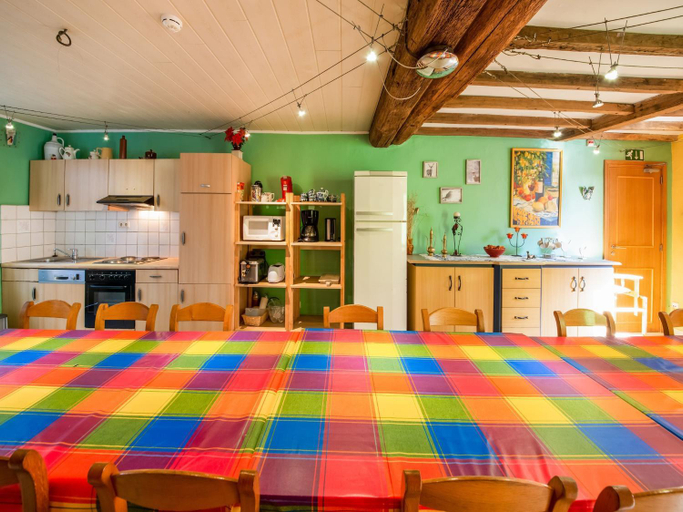Food & Drinks 5, Forestside Escape for 15 Guests, Luxembourg