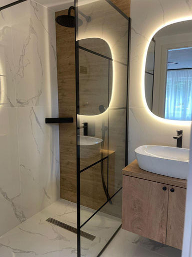 Bathroom 3, Dendy, Brezoi