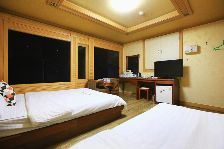 Bedroom 2, Jeongseon Phoenix, Jeongseon