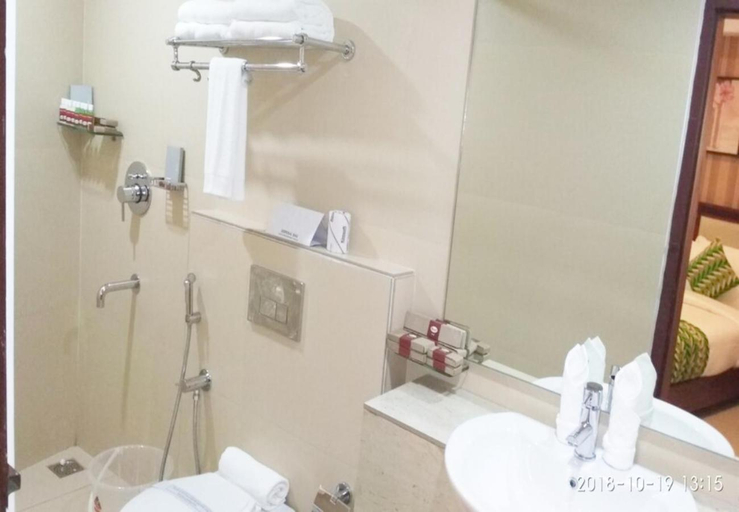 Bathroom 1, Queens Hotel, Kozhikode