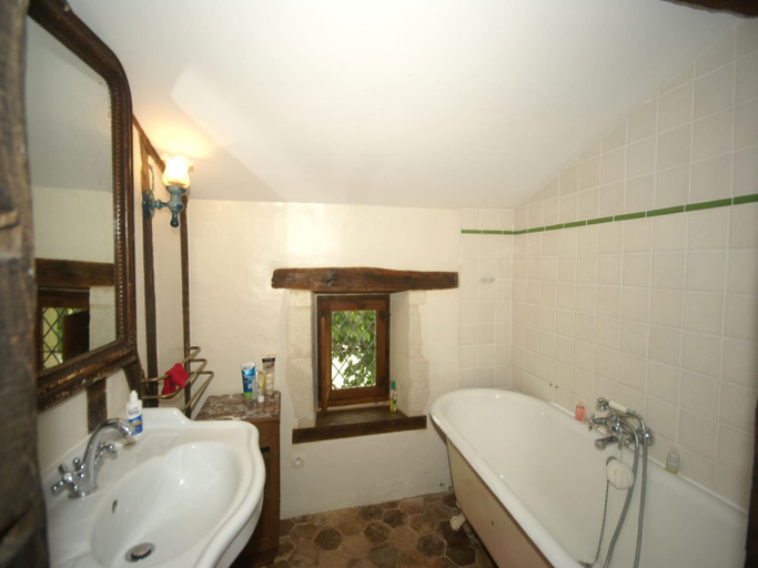 Bathroom 4, Holiday Home in Thurageau with Private Pool, Vienne