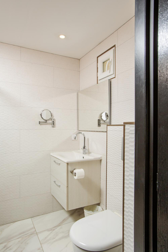 Bathroom 4, Hotel La Pietra Restaurant & Spa, Haute-Corse