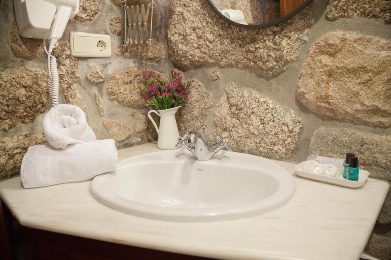 Bathroom, Casa de Sequiade, Barcelos