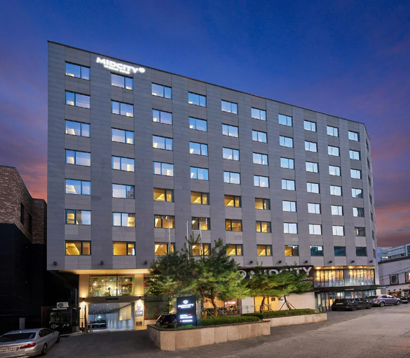 Exterior & Views