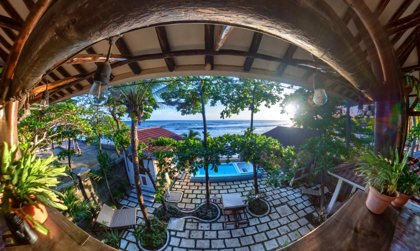 Room 2, 2 Casitas for 8 Guests on Beach Front w Pool AC, San Rafael del Sur