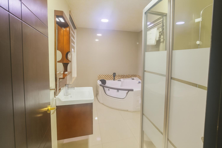 Bathroom, ALJAMAL HOTEL, Salt