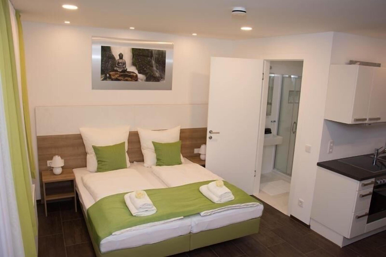 Bedroom 2, B&B Outlet Hotel - Metzingen - Bad Urach - Free Parking, Reutlingen