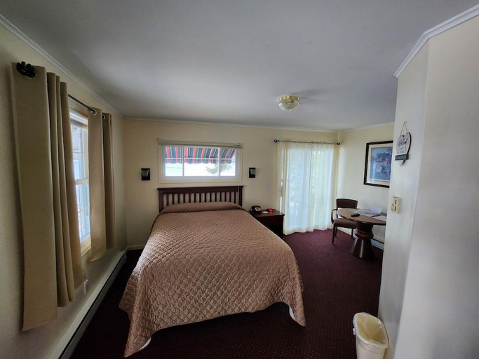Bedroom 2, Lake View Motel, Otsego