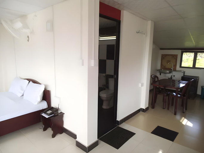 Bedroom 2, Hotel Nirmaa Shadow Inn, Koralai Pattu (Valachchenai)