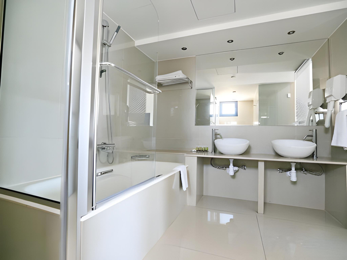 Bathroom 5, Anastasia Beach Hotel