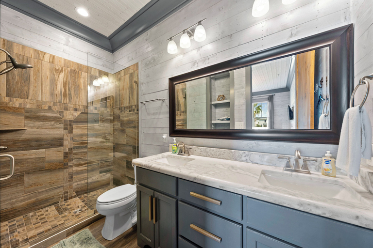 Bathroom 4, Southern Exposure, Baldwin