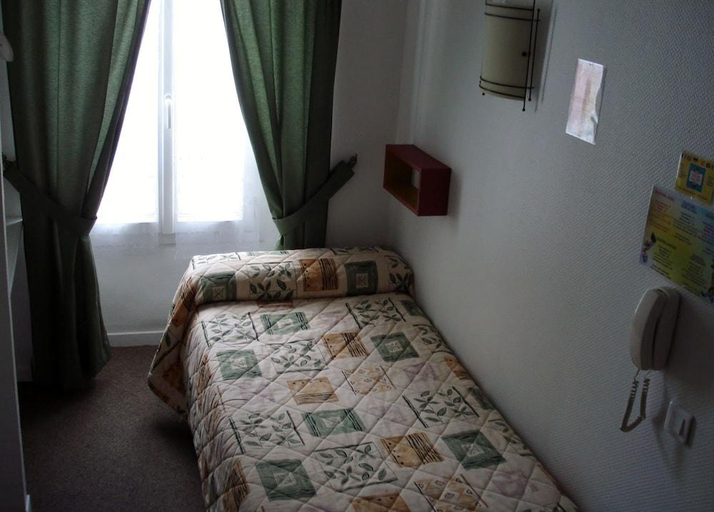 Bedroom 4, Hotel La Fontaine, Hautes-Pyrénées