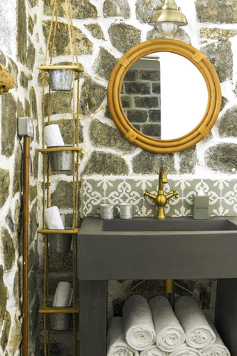 Bathroom 2, Kaz'alala Hosted B&B