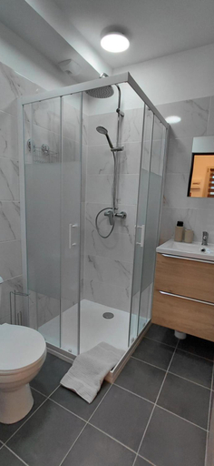 Bathroom 3, Villa Maella- Gites en Normandie, tout confort, SPA et Piscine, Orne