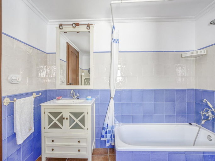 Bathroom 3, Villa in Carcabuey near Sierras Subbeticas Park, Córdoba