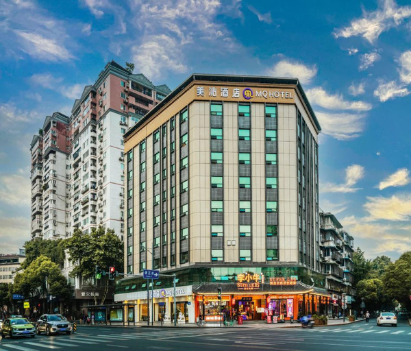 Exterior & Views