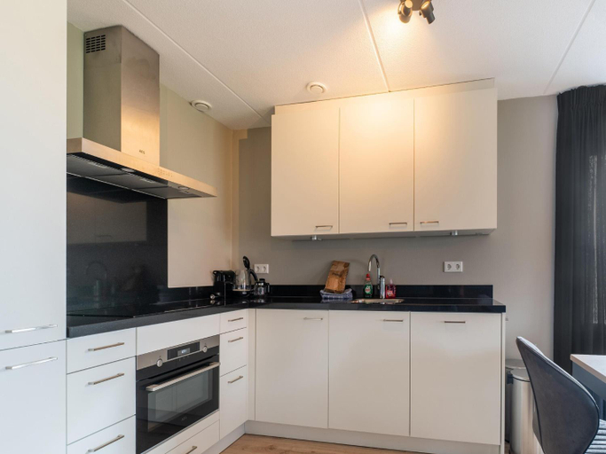Others 5, Holiday Home in Scherpenisse near Nature Reserve, Tholen