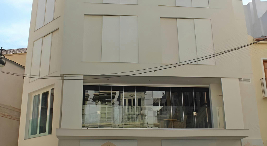 Exterior & Views