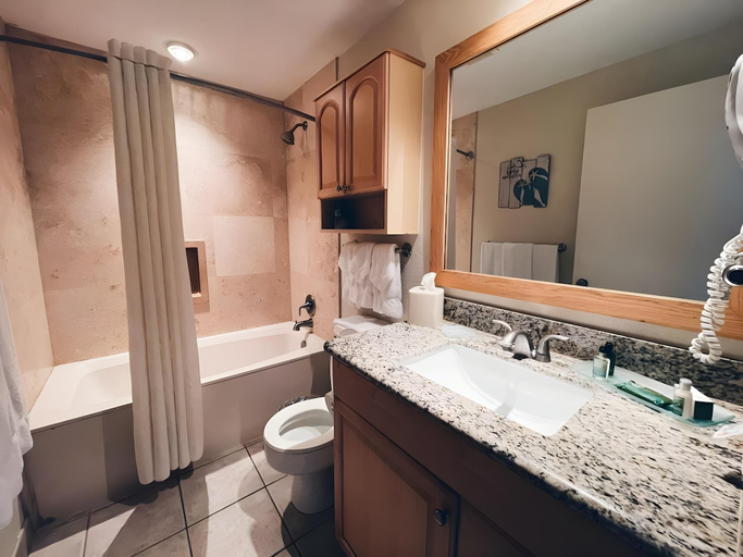 Bathroom 5, Isla Grand Beach Resort, Cameron