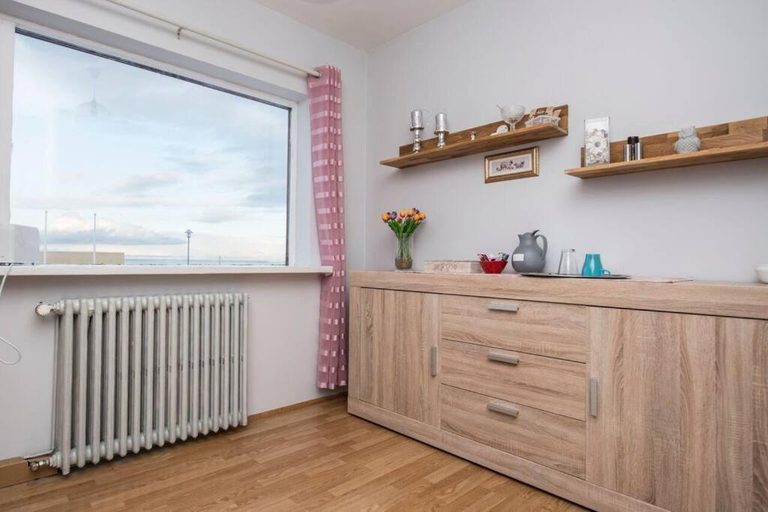 Others 4, Two bathrooms Free parking Beds for 9 pers Great view, Eyrarsveit
