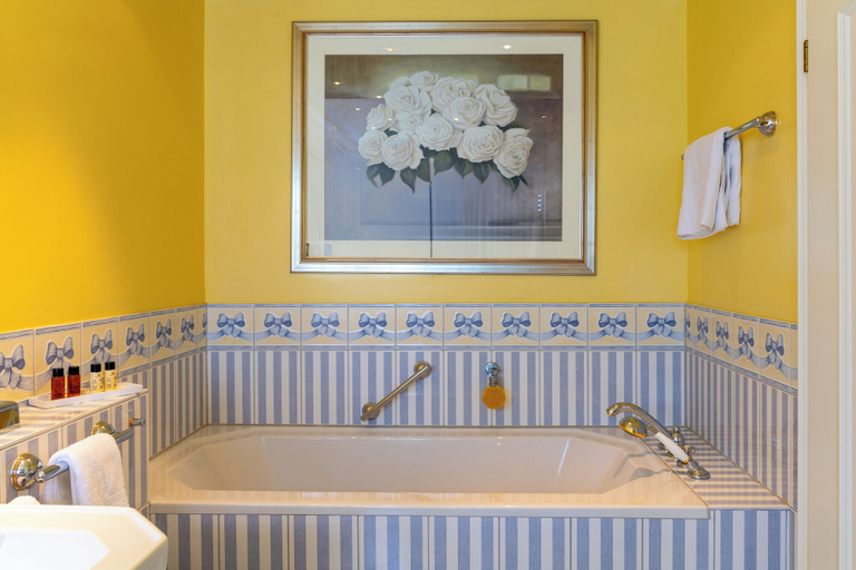 Bathroom 4, Relais & Châteaux Hotel Schwarzmatt, Breisgau-Hochschwarzwald