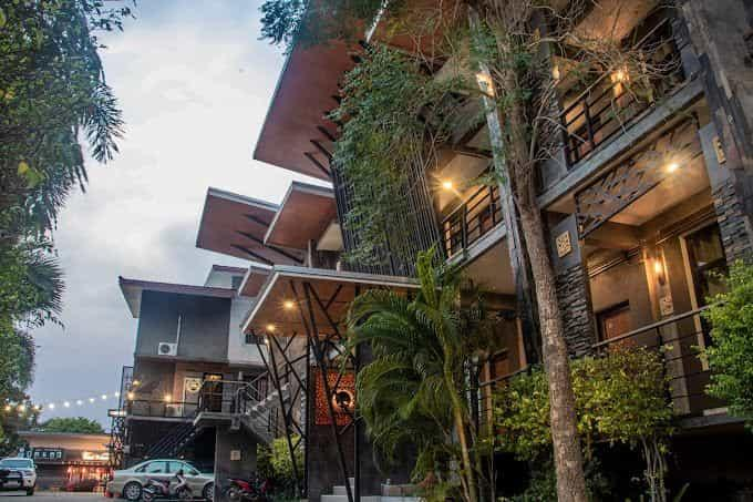 Exterior & Views
