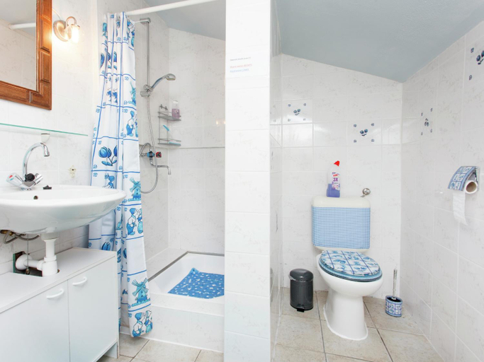 Bathroom 3, Farmhouse in Nederweert near Canal Trails, Nederweert