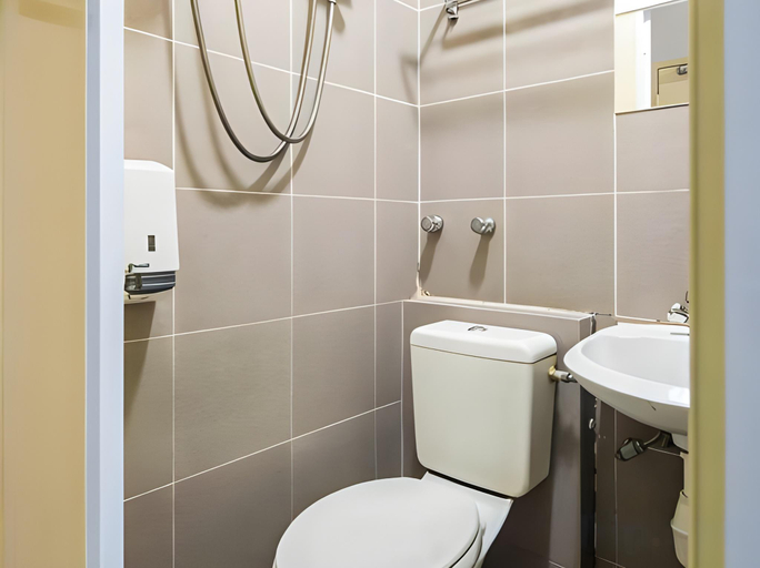 Bathroom, Meriton Hotel, Singapore
