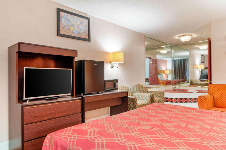 Bedroom 3, Econo Lodge Decatur, DeKalb