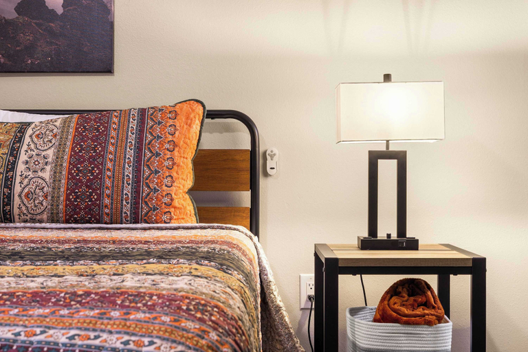 Room 2, Top Notch Condo for 6, Taney