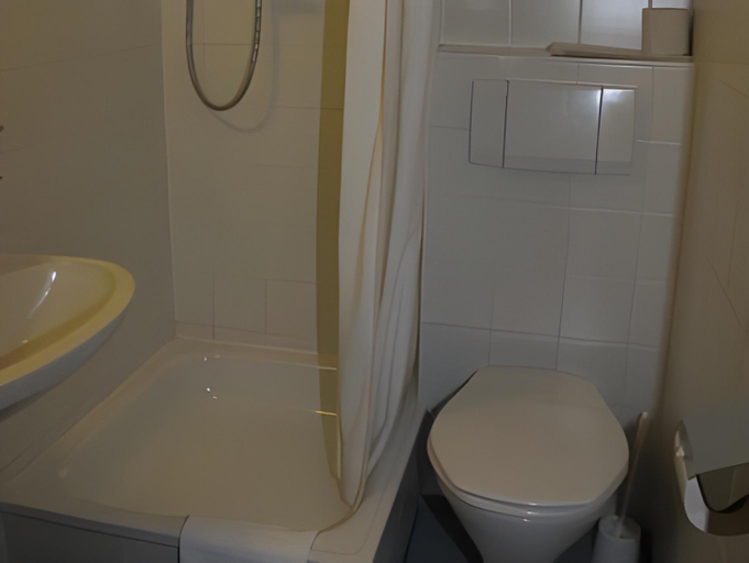Bathroom 3, Seminarhotel Springer Schlossl, Wien