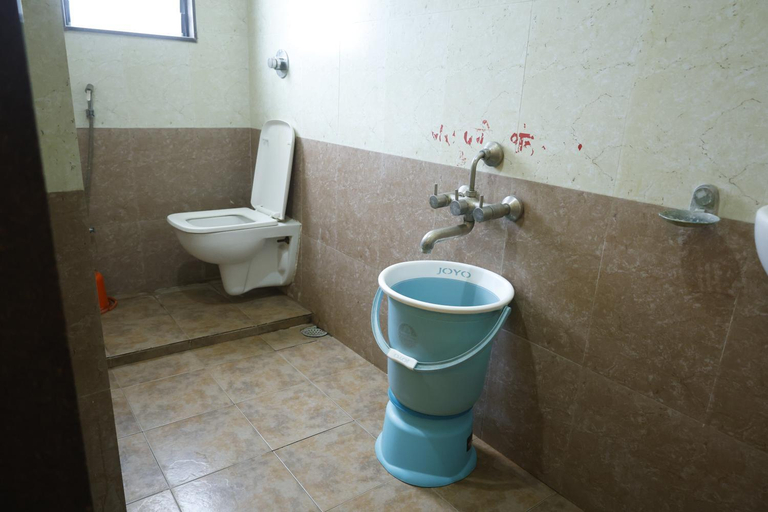 Bathroom 3, BALAJI LODGING, Solapur