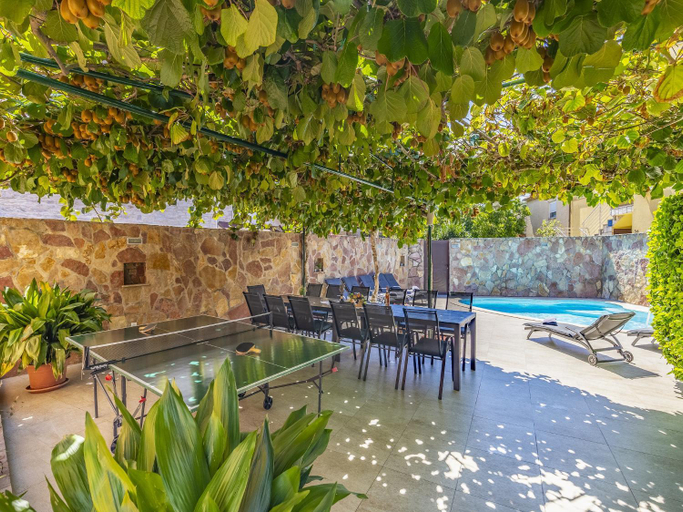 Food & Drinks, Villa in Peroj with Pool near Beach, Vodnjan