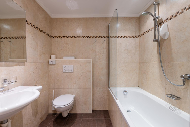 Bathroom 3, Almhof Lackner, Schwaz