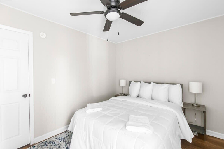 Room 3, 21st Street Evergreen Charm, Jefferson