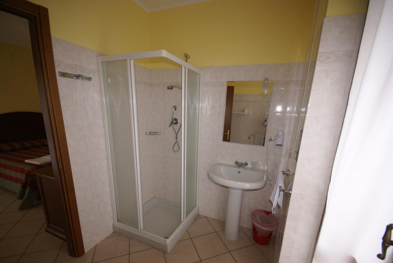 Bathroom 3, HOTEL LONDRA Locanda Occitana, Cuneo
