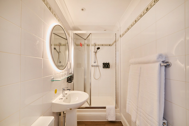 Bathroom 4, Garner Hotel BIRMINGHAM SOUTH EAST by IHG, Birmingham