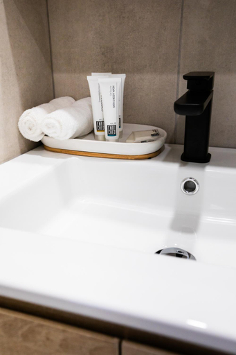 Bathroom 4, Adina Lodge, Alpine - East