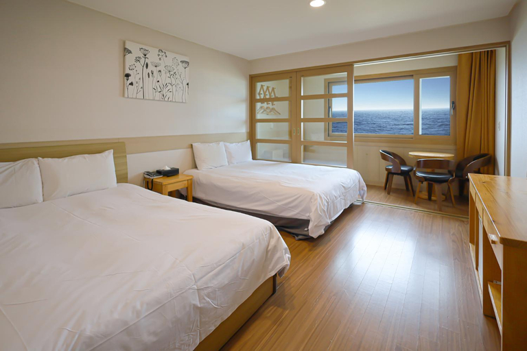 Bedroom 2, Fantastic Ocean View Sydney Hotel, Jeju