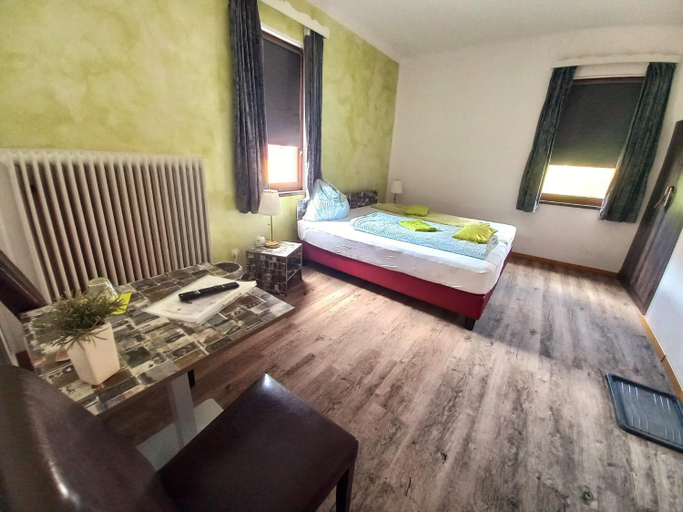 Bedroom 3, Fruhstuckspension Gasthof Gesslbauer, Bruck-Mürzzuschlag