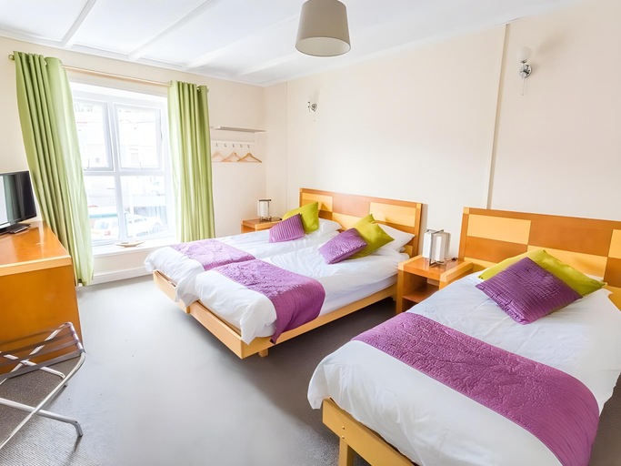 Bedroom 2, Dunraven Hotel, Rhondda, Cynon, Taff