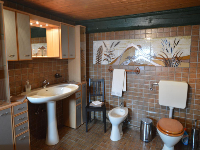 Bathroom 3, Ruhlen Schneifel Escape, Eifelkreis Bitburg-Prüm