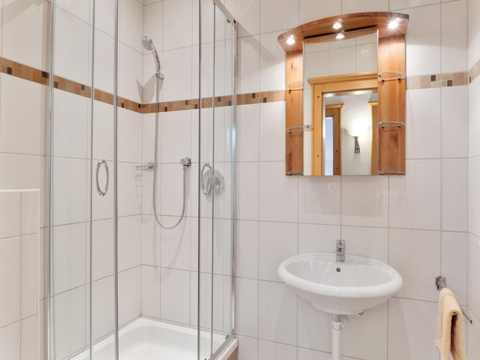 Bathroom 4, Apartment in Grossarl near Ski Slopes, Sankt Johann im Pongau