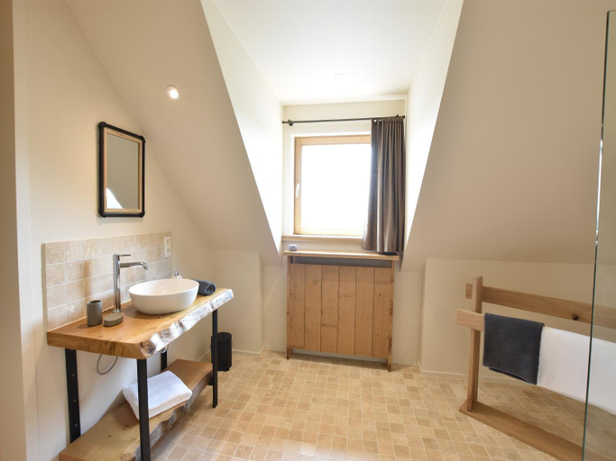 Bathroom 2, Beautiful Holiday Home with Terrace, Garden, West-Vlaanderen