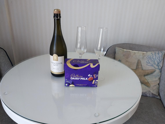 Food & Drinks, Luxury Privately Owned Ocean View Studio OAKS Gold Tower, Gold Coast