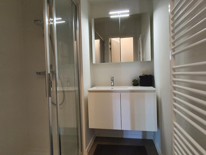 Bathroom 4, West Bay Apartments, West-Vlaanderen