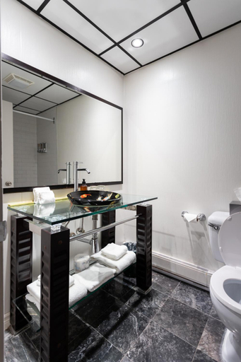 Bathroom 4, Hotel Champlain , Communauté-Urbaine-de-Québec